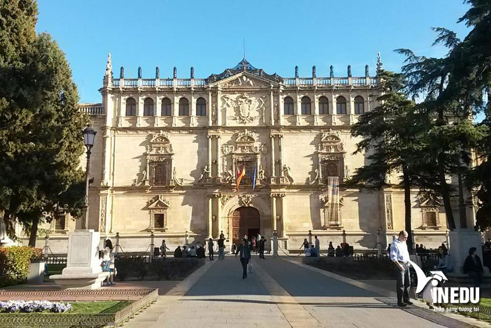 Học phí của 13 trường tiếng hàng đầu tại Tây Ban Nha