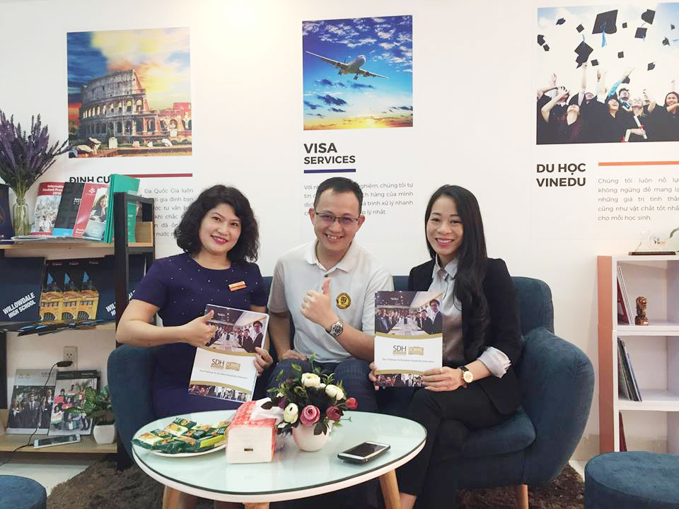 [GÓC VĂN PHÒNG] - Gặp Đại diện Học viện SDH Singapore