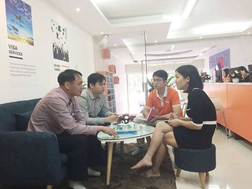 [GÓC VĂN PHÒNG] Học sinh tới văn phòng VinEdu Hà Nội để nhận tư vấn du học