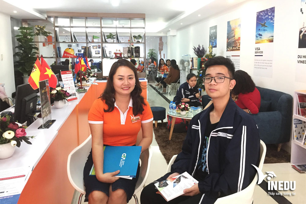 [GÓC VĂN PHÒNG] - Một ngày nhộn nhịp tiếp sinh tại VinEdu Hà Nội