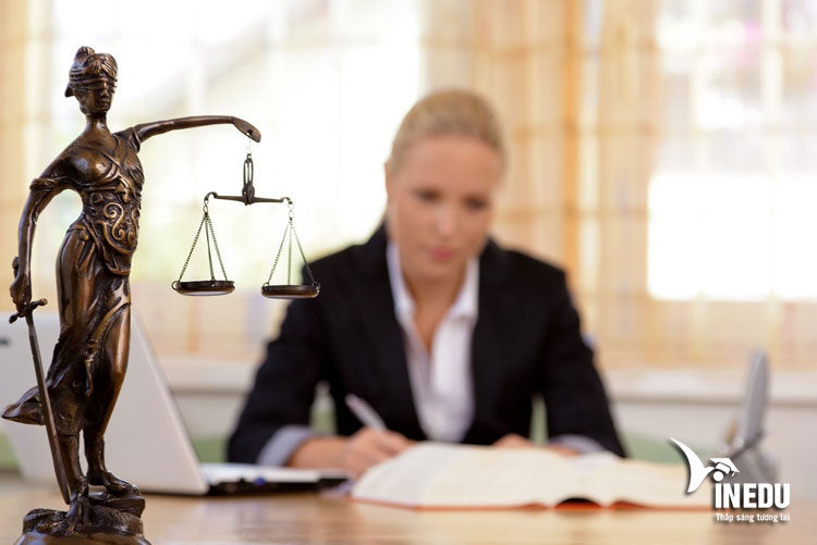 du-hoc-anh-nganh-luat-co-gi-hap-dan-ban-da-biet