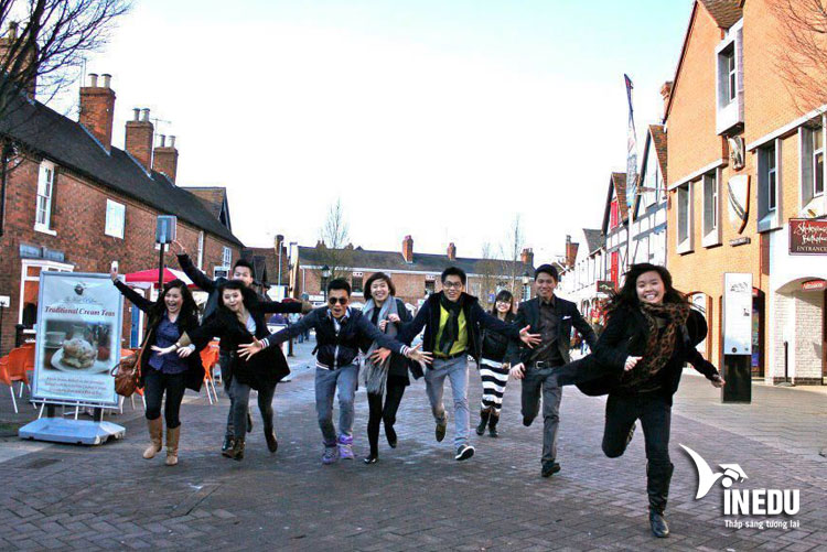 su-khac-biet-giua-truong-tu-thuc-va-truong-cong-lap-khi-du-hoc-anh