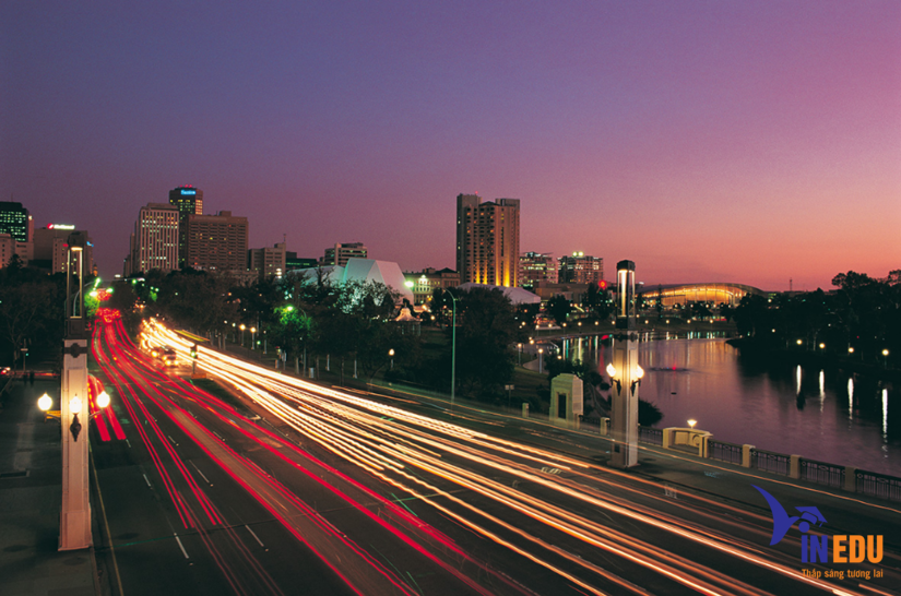 Thành phố Adelaide về đêm