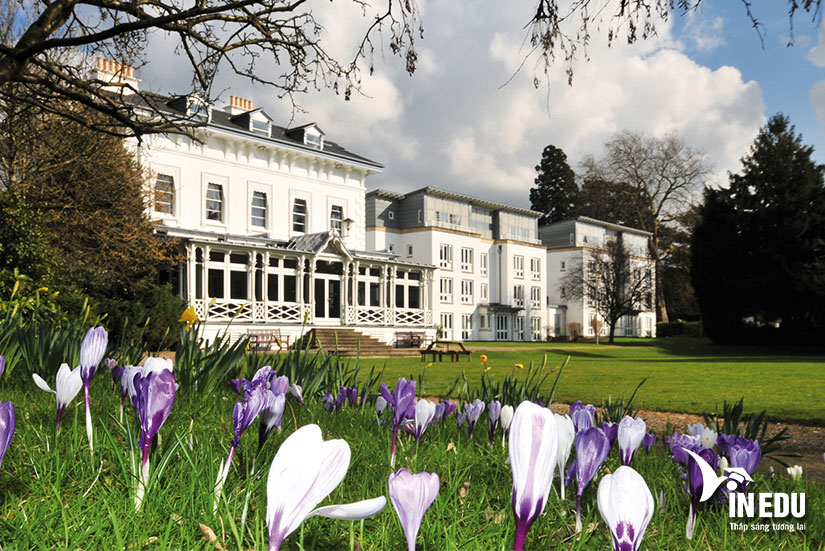 Đại học Gloucestershire – ngôi trường cổ kính và lâu đời tại Anh