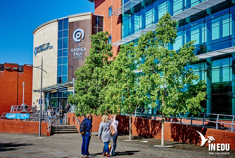 University of Wolverhampton – Chương trình đào tạo, học bổng, học phí