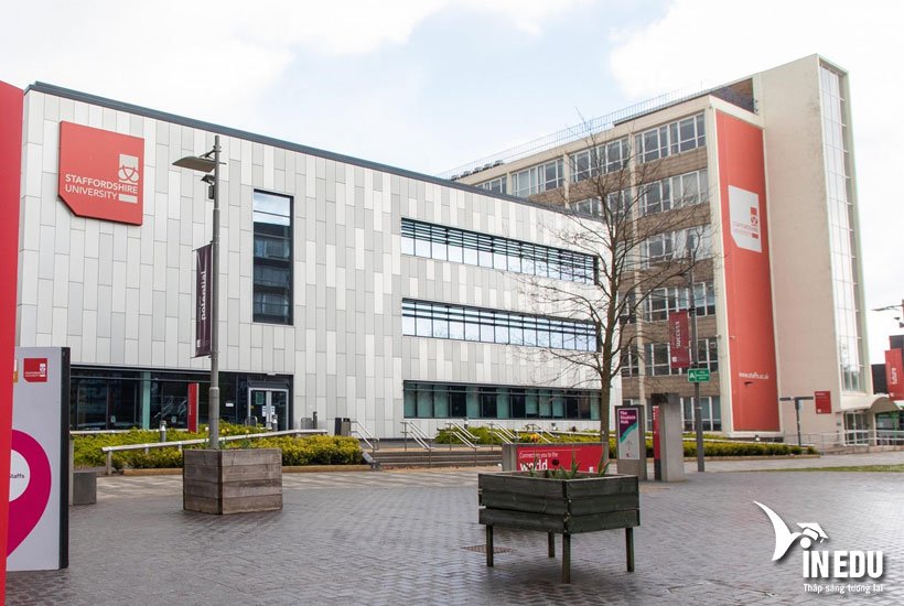 Staffordshire University - Ngôi trường của công nghệ máy tính